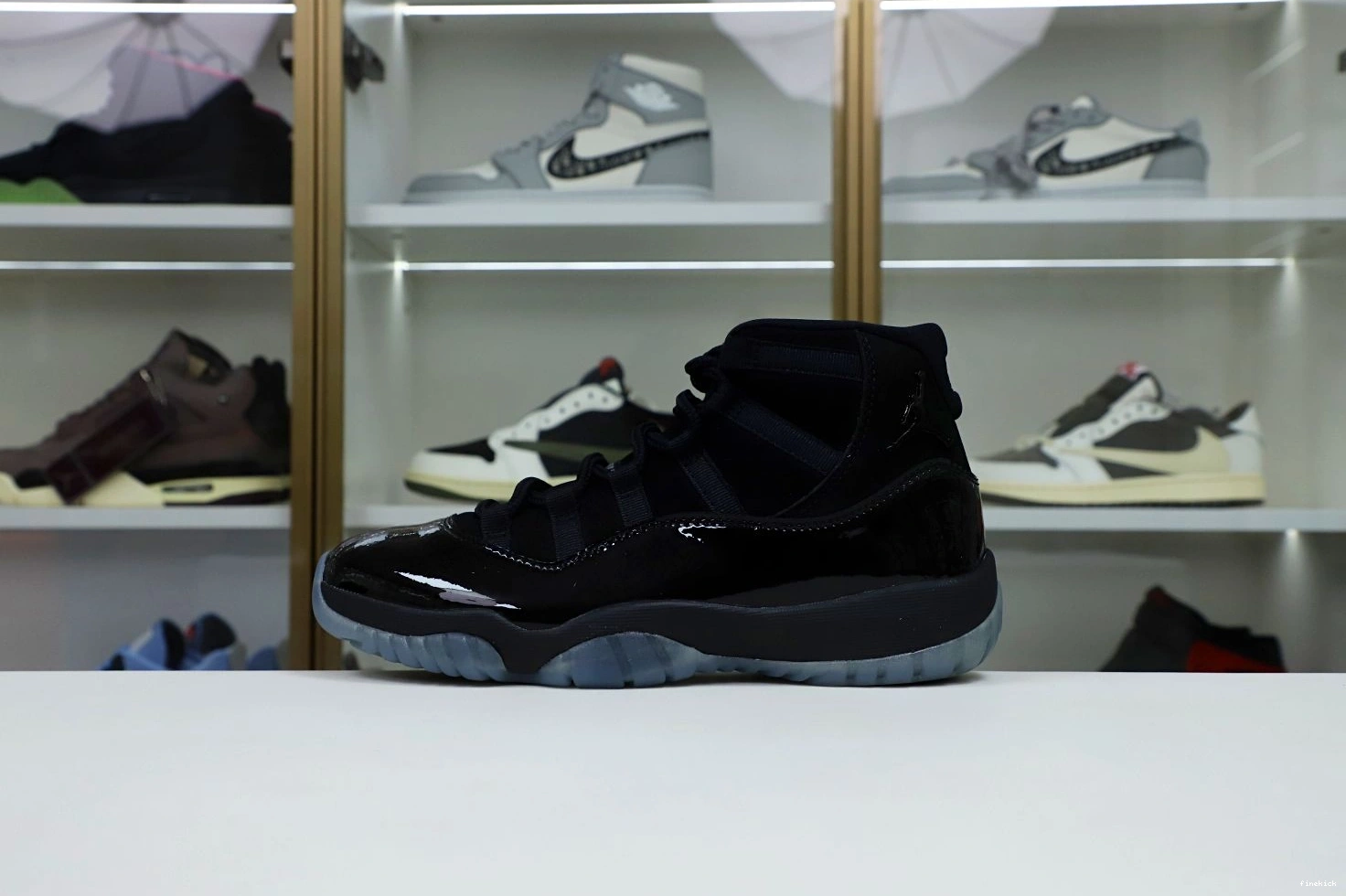 AND 11 JORDAN 'CAP RETRO GOWN' AIR 0226